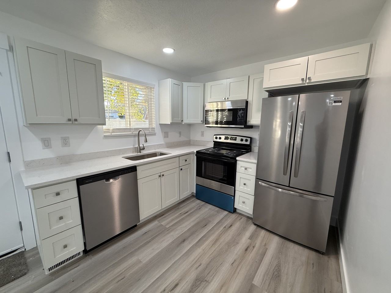 4441 W 5135 S #B - Photo 7 of 24