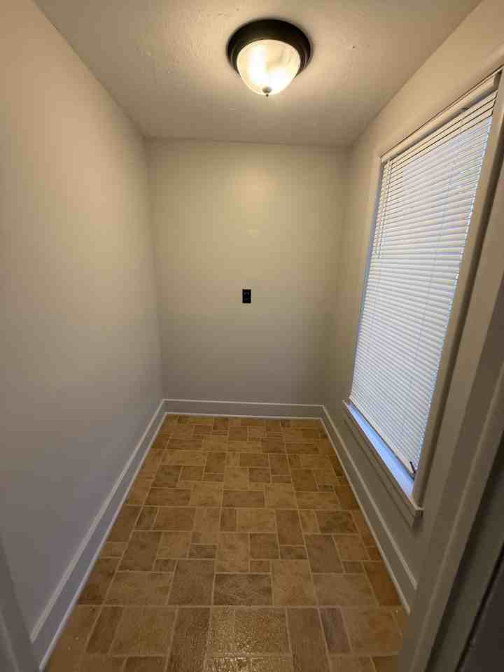 221 S Pleasant St #221D - Photo 3 of 9