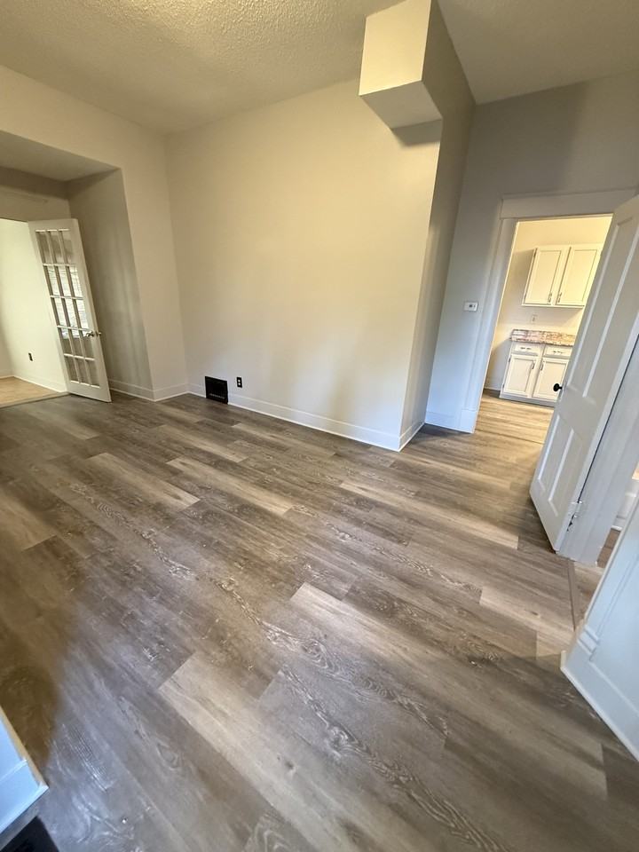 221 S Pleasant St #221D - Photo 4 of 9