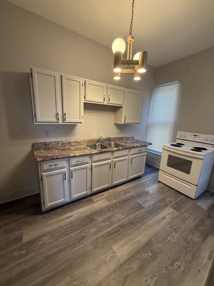 221 S Pleasant St #221D - Photo 6 of 9