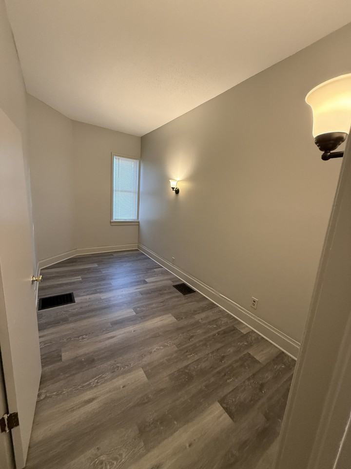 221 S Pleasant St #221D - Photo 7 of 9