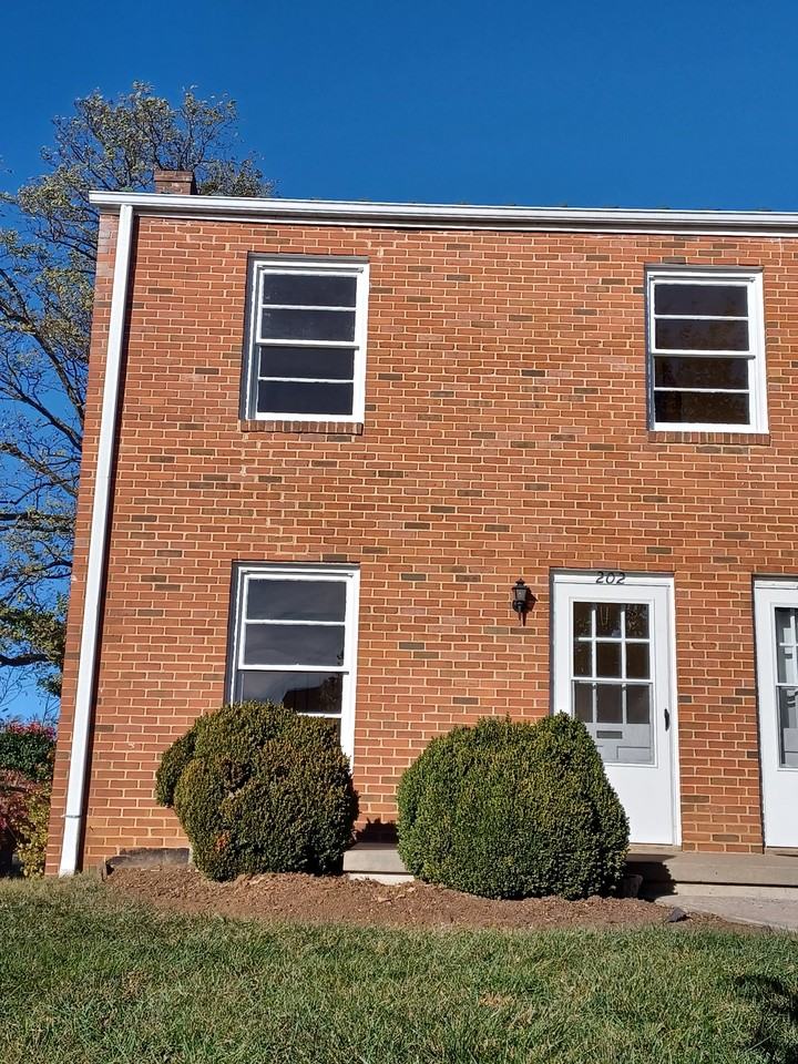 202 East Whitlock Avenue #1