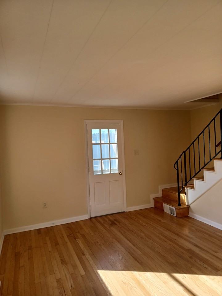 202 E Whitlock Ave #1 - Photo 3 of 13