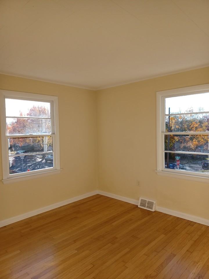 202 E Whitlock Ave #1 - Photo 7 of 13