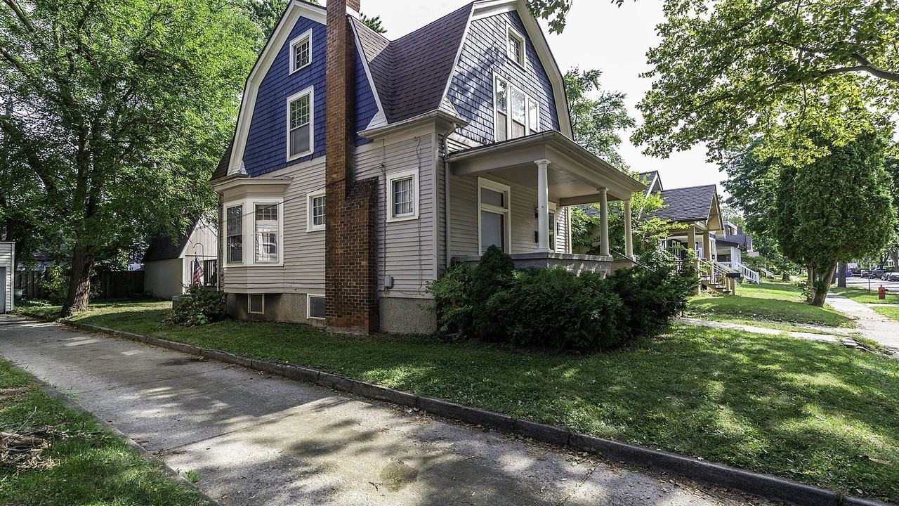 823 Dewey Avenue #1 - Photo 5 of 50