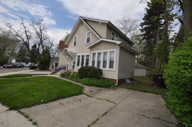 921 Sylvan Ave #1 - Photo 3 of 42