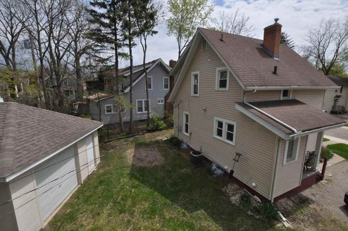 921 Sylvan Ave #1 - Photo 5 of 42