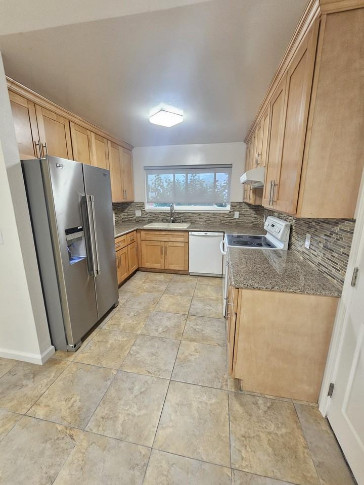 2253 Hamlin Drive #1 - Photo 4 of 24