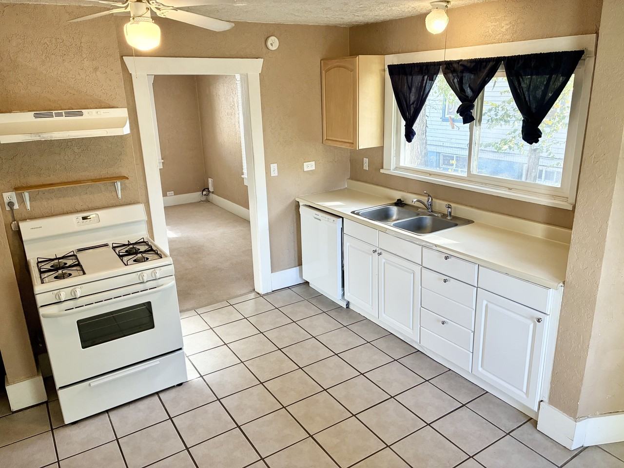 266 S 900 W #266 - Photo 5 of 14