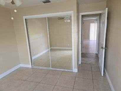 1448 Southeast 10th Terrace #1 - Photo 4 of 35