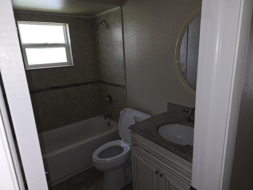 1448 Southeast 10th Terrace #1 - Photo 7 of 35