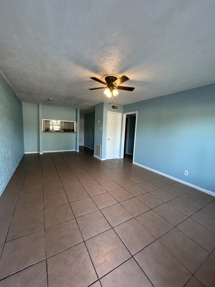 5172 Central Texas Expressway #B - Photo 2 of 9