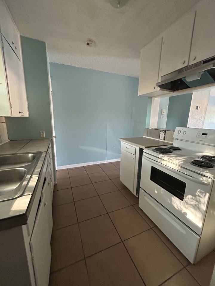 5172 Central Texas Expressway #B - Photo 3 of 9