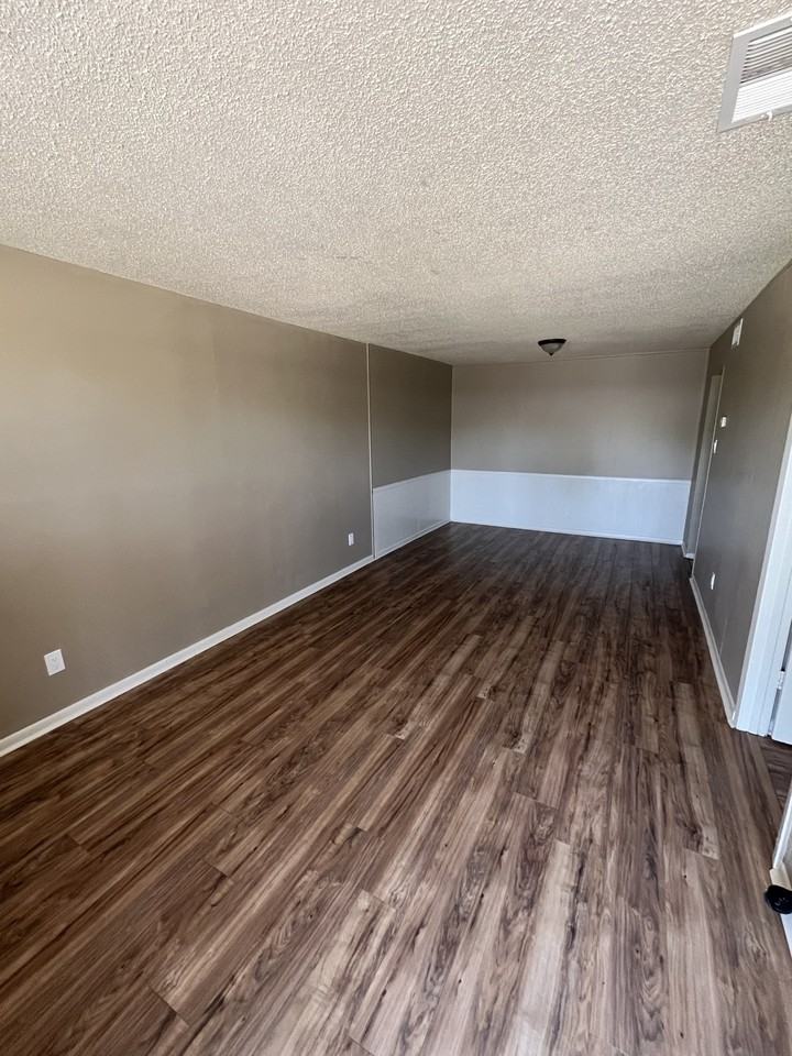 1015 Wells Cir #38 - Photo 3 of 11