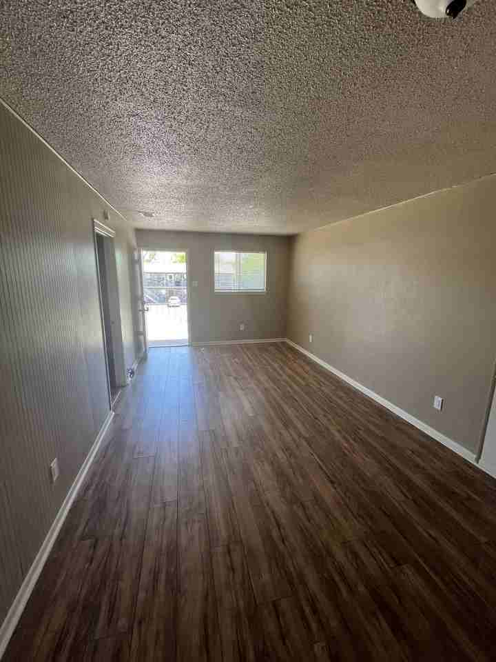 1015 Wells Cir #38 - Photo 4 of 11