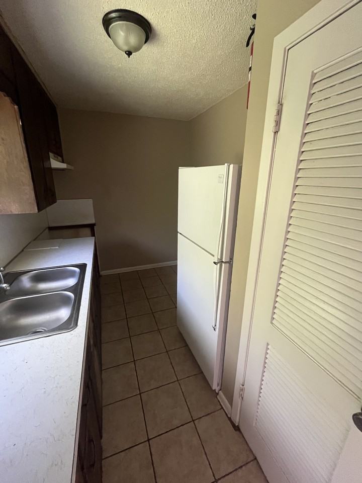 1015 Wells Cir #38 - Photo 6 of 11