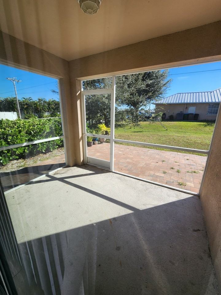 220 Southwest 19th Terrace #1 - Photo 4 of 41