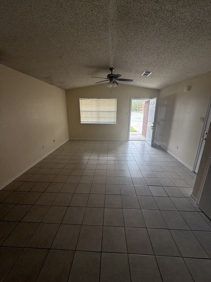 503 Angus Cir #B - Photo 2 of 19