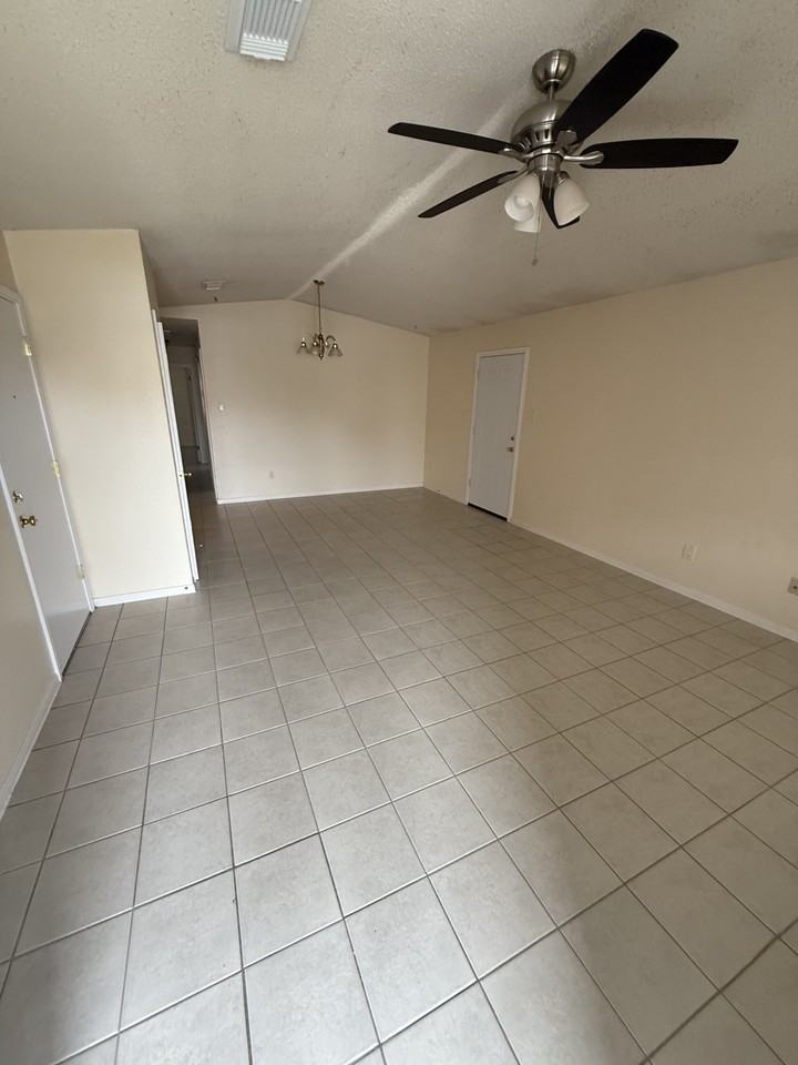 503 Angus Cir #B - Photo 3 of 19