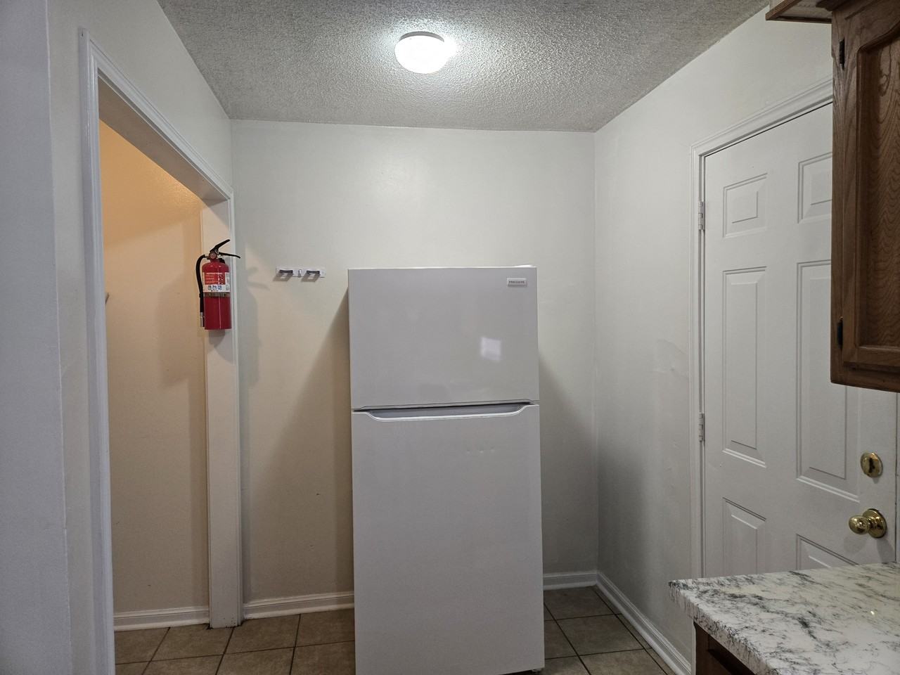 120 Oak Ridge Ave Apt B #1 - Photo 6 of 11