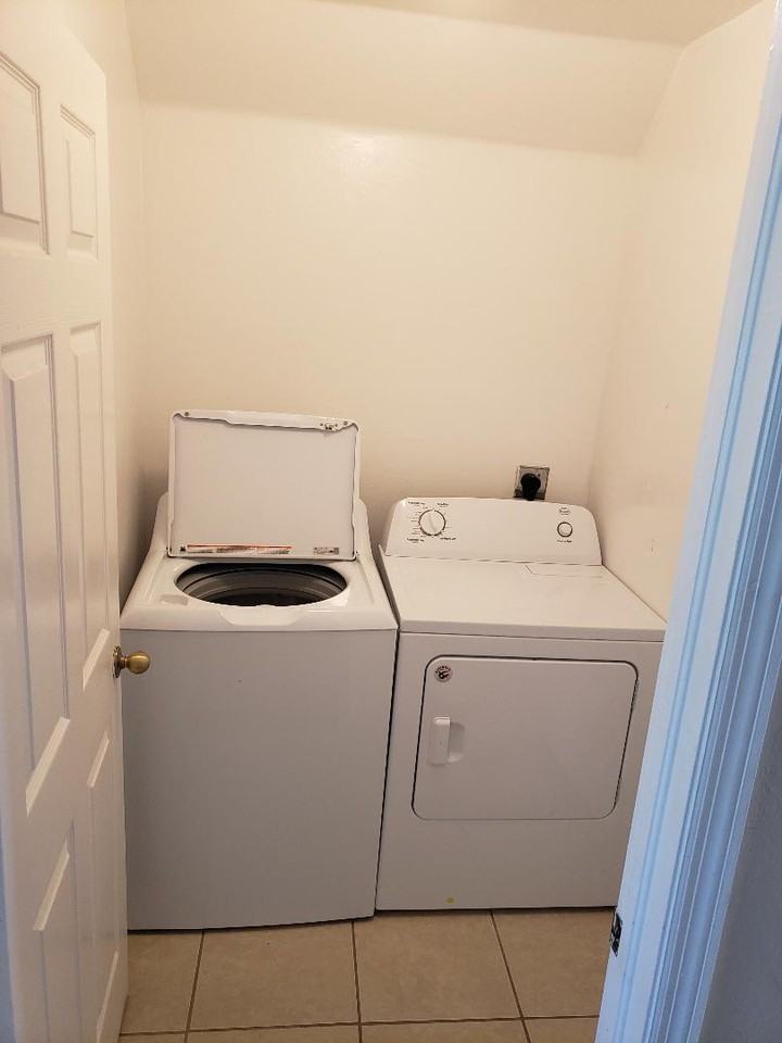 1832 Southwest 10th Terrace #1 - Photo 3 of 29