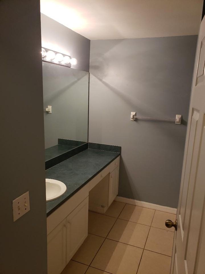 1832 Southwest 10th Terrace #1 - Photo 5 of 29