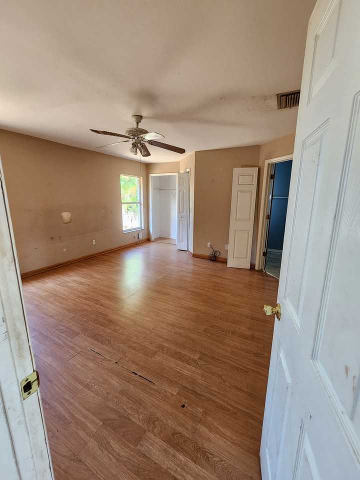 1832 Southwest 10th Terrace #1 - Photo 6 of 29