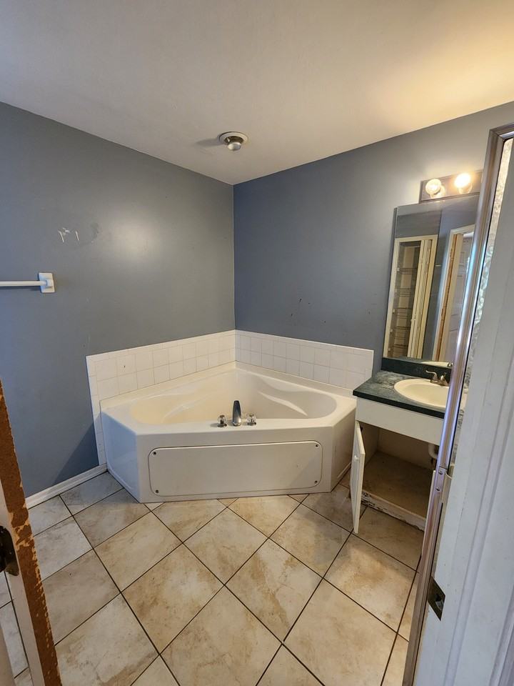 1832 Southwest 10th Terrace #1 - Photo 7 of 29