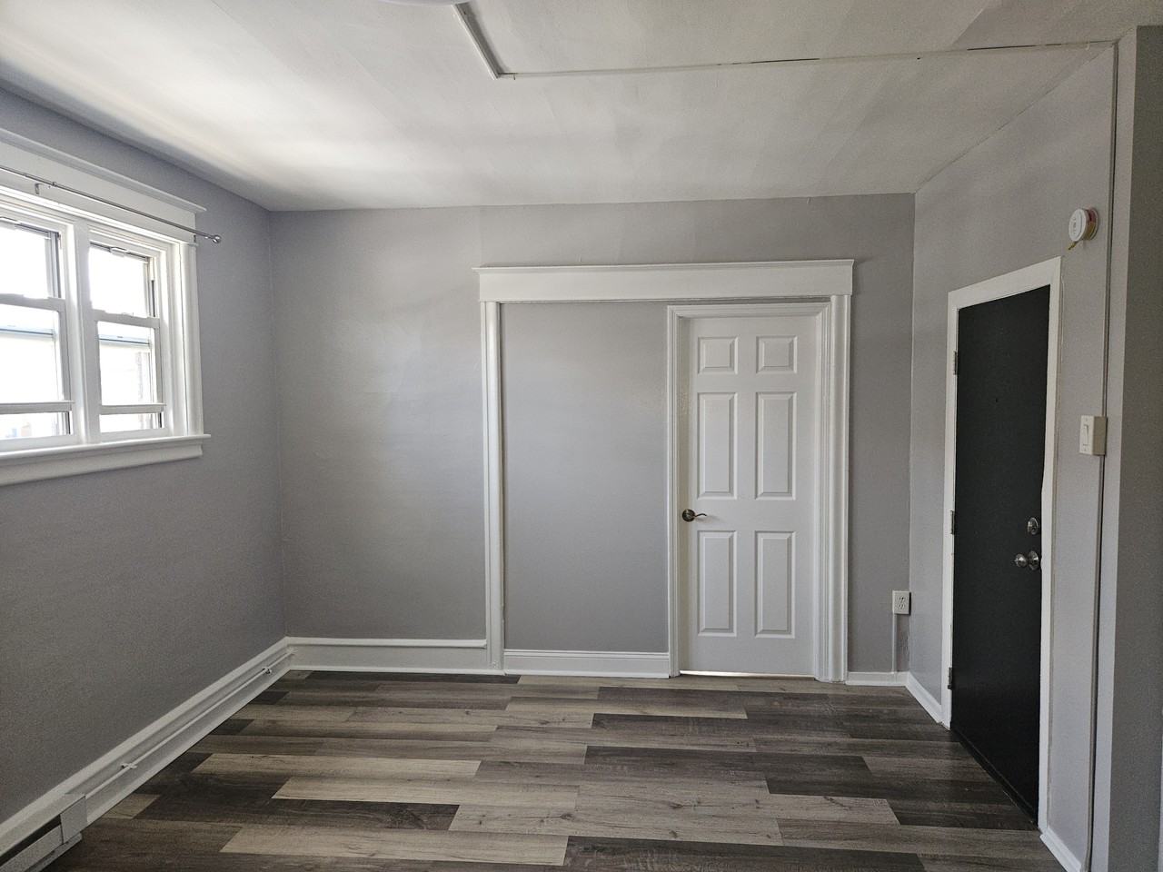 1147 Pratt St #1 - Photo 3 of 10