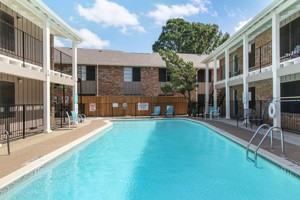 1233 Cavender Dr #106W - Photo 3 of 8