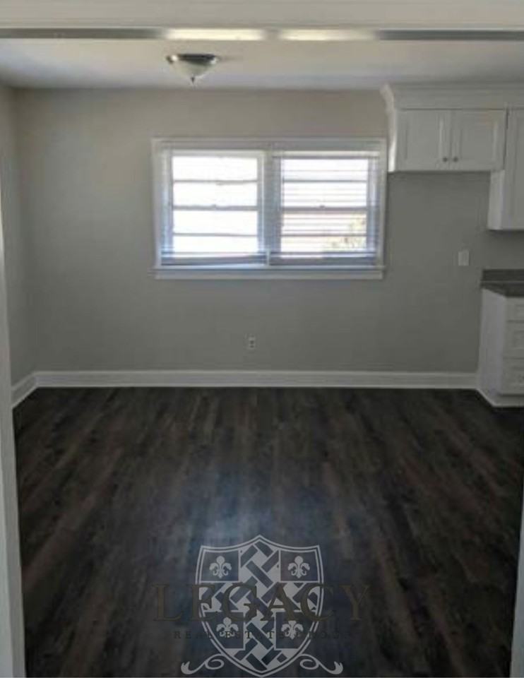 210 W Lokey Ave #1 - Photo 2 of 10