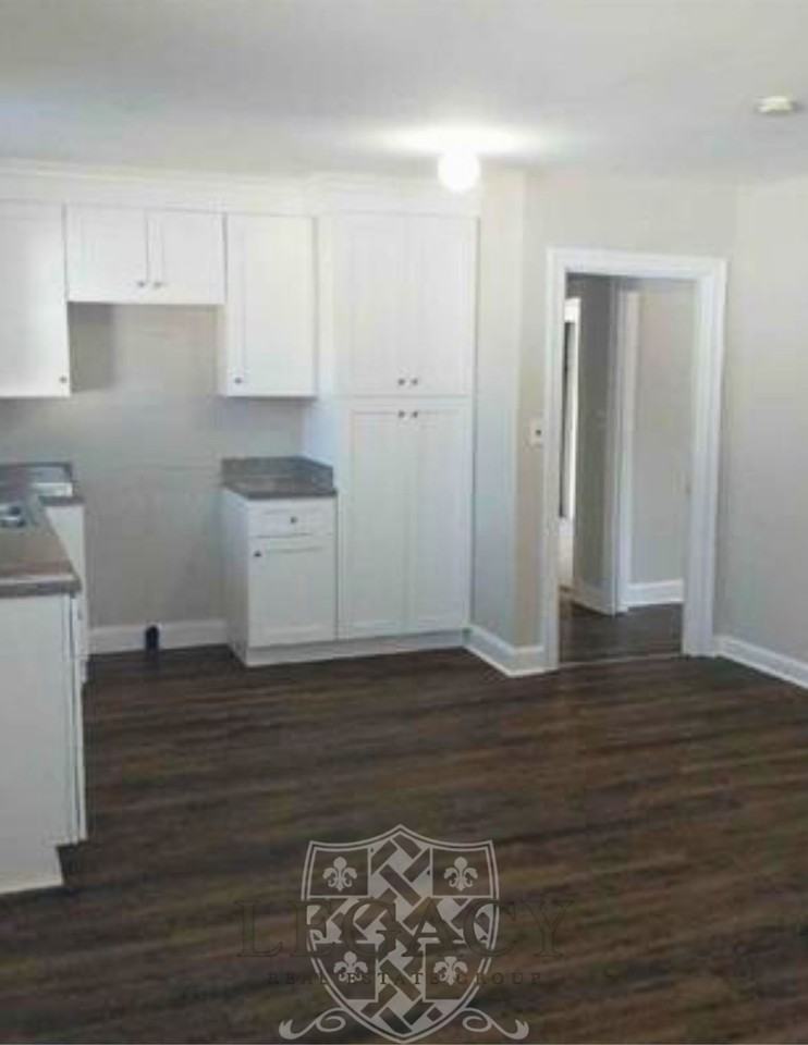 210 W Lokey Ave #1 - Photo 3 of 10