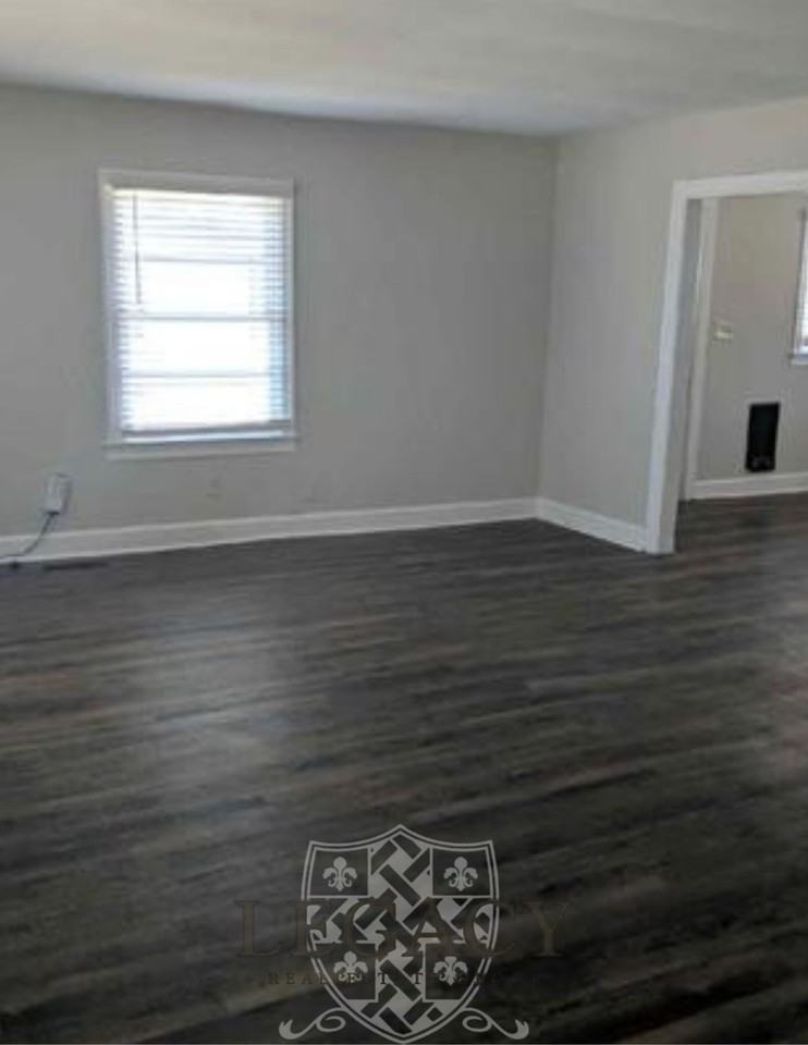 210 W Lokey Ave #1 - Photo 4 of 10