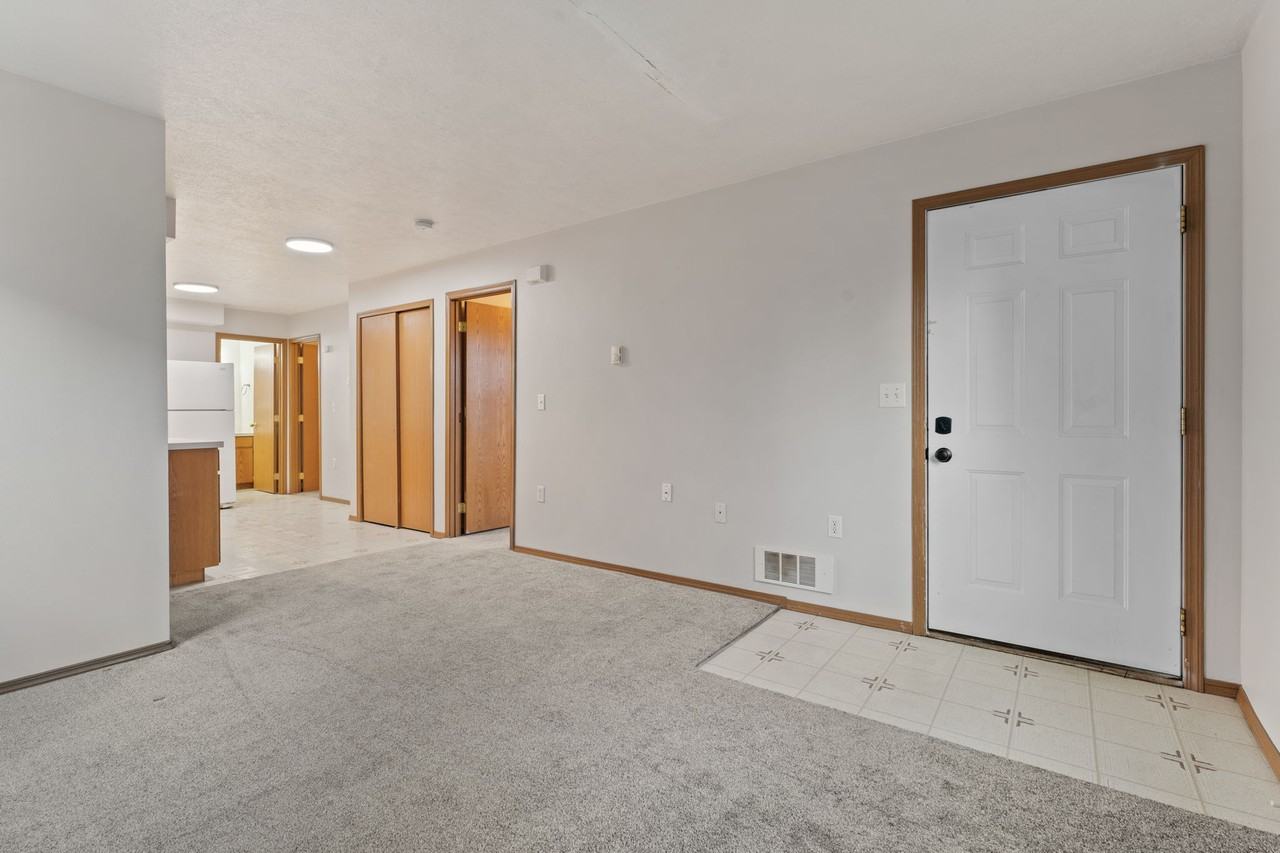 105 W 3rd St #1 - Photo 4 of 13