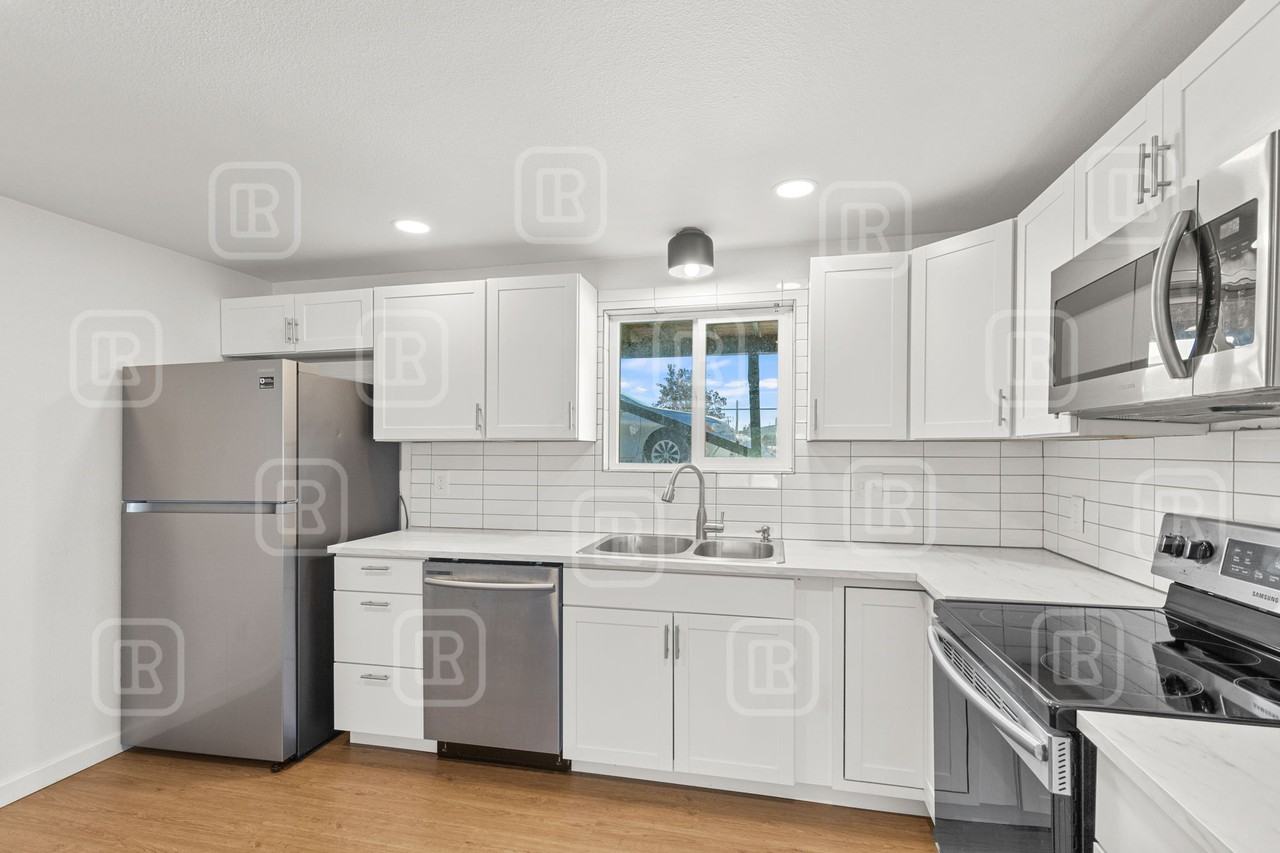 102 East Hattie Avenue #3 - Photo 2 of 18