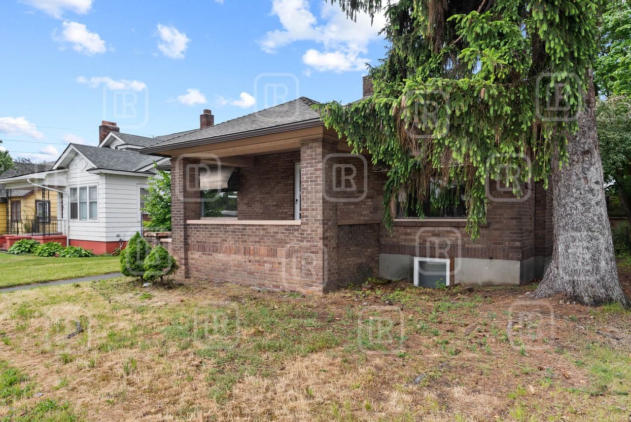 808 East Mission Avenue #1 - Photo 3 of 41