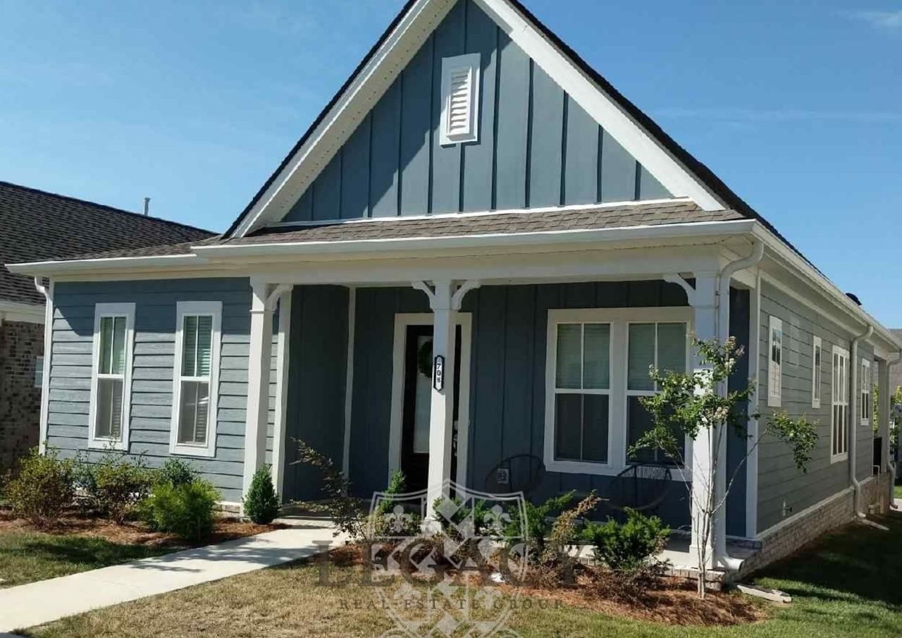 708 Goswell Drive #1 - Photo 2 of 24