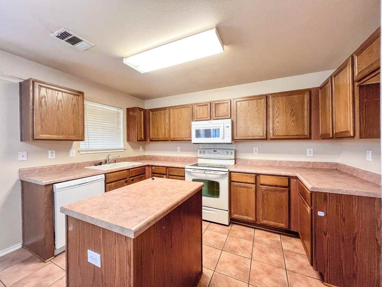 218 Val Verde Dr #1 - Photo 7 of 26