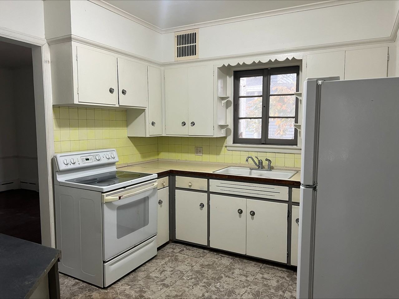 60 60/62 Tayco Street - 60 #60 - Photo 5 of 11