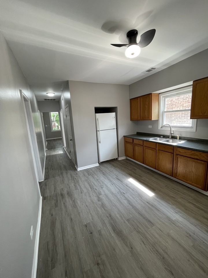 8436 South Burnham Avenue #2 - Photo 2 of 5