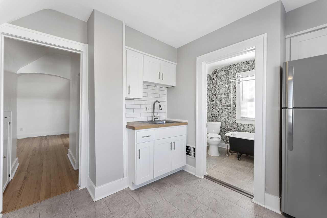 1126 Cedar St #2 - Photo 2 of 12