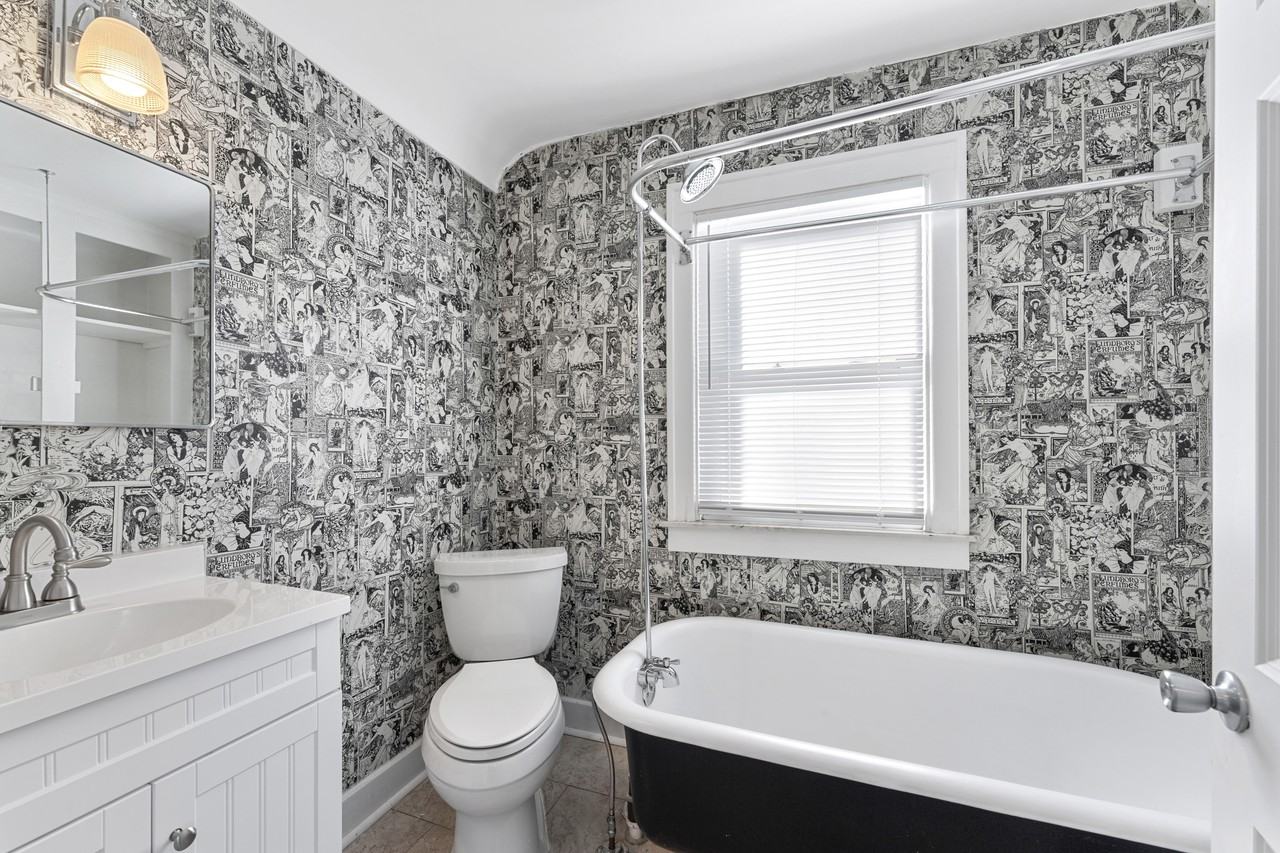 1126 Cedar St #2 - Photo 5 of 12