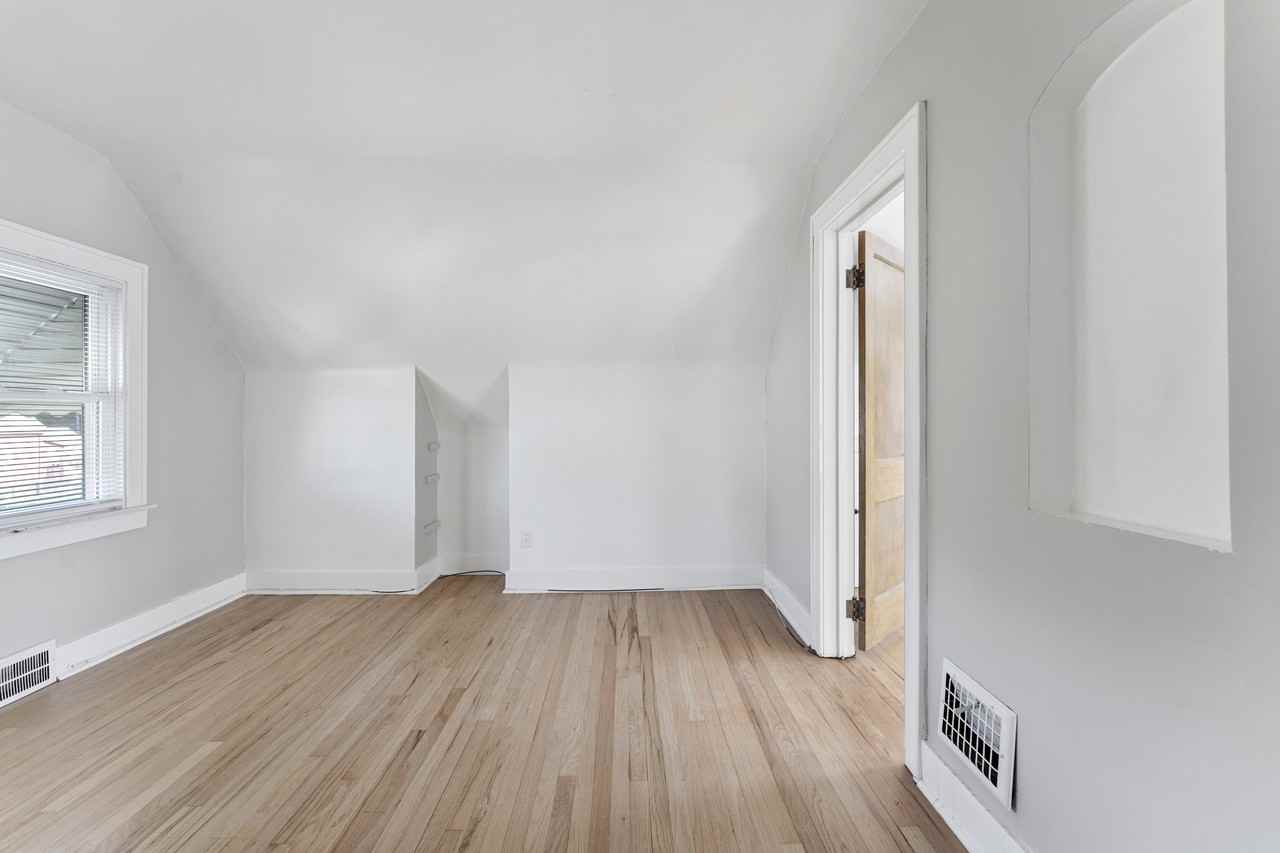 1126 Cedar St #2 - Photo 6 of 12