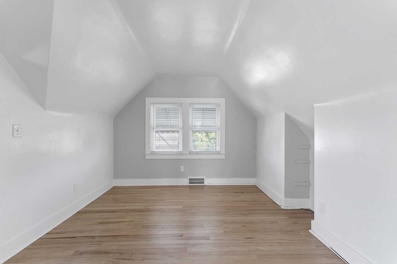 1126 Cedar St #2 - Photo 7 of 12