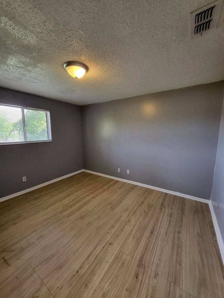 5123 Westchase Ct #4 - Photo 4 of 8