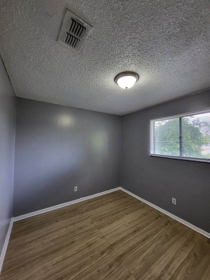 5123 Westchase Ct #4 - Photo 5 of 8