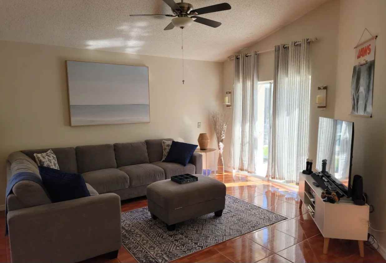 913 Lake Berkley Dr #1 - Photo 3 of 25