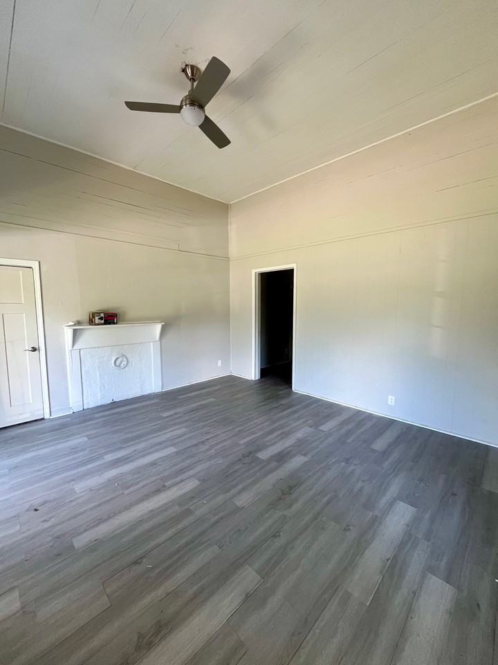 606 Ww Carr Ave #B - Photo 7 of 26