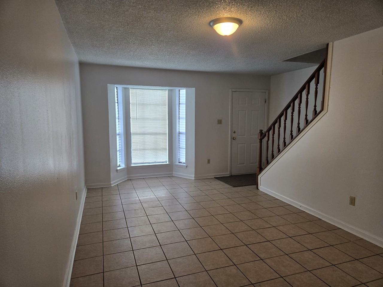 113 Oak Ridge Ave Apt C #1 - Photo 2 of 9