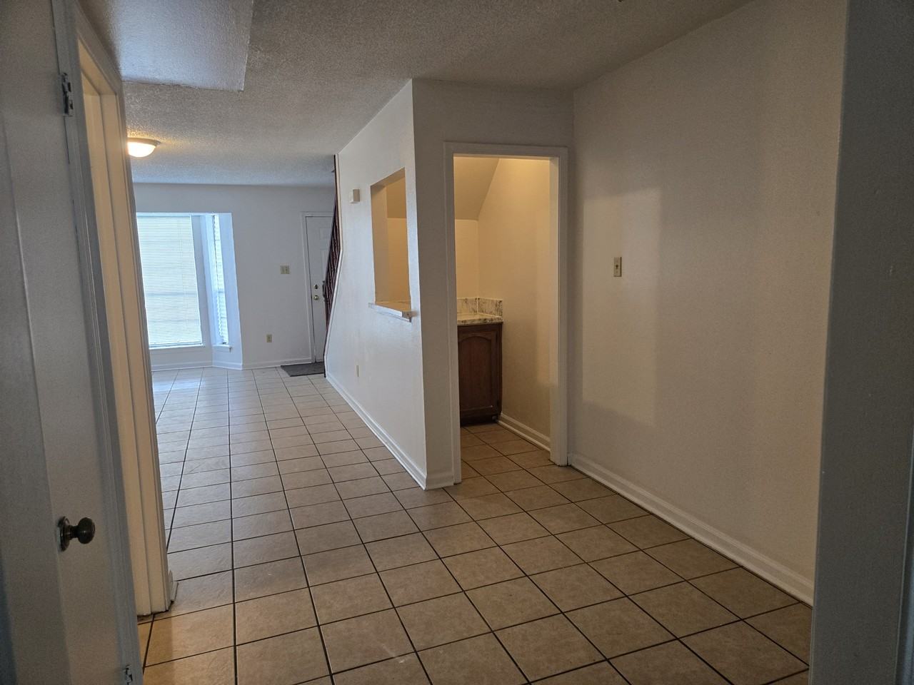 113 Oak Ridge Ave Apt C #1 - Photo 4 of 9